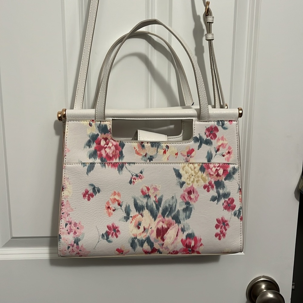 NWT LC Lauren Conrad cross body floral pattern purse + rose gold metal accents - Picture 3 of 4